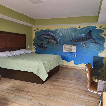 Travel Inn Of Riviera Beach Bagian luar foto