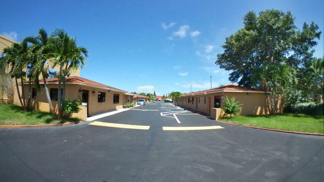 Travel Inn Of Riviera Beach Bagian luar foto
