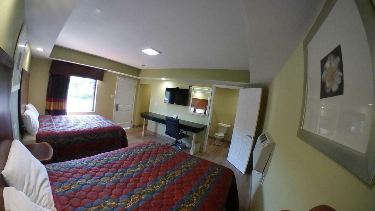 Travel Inn Of Riviera Beach Bagian luar foto