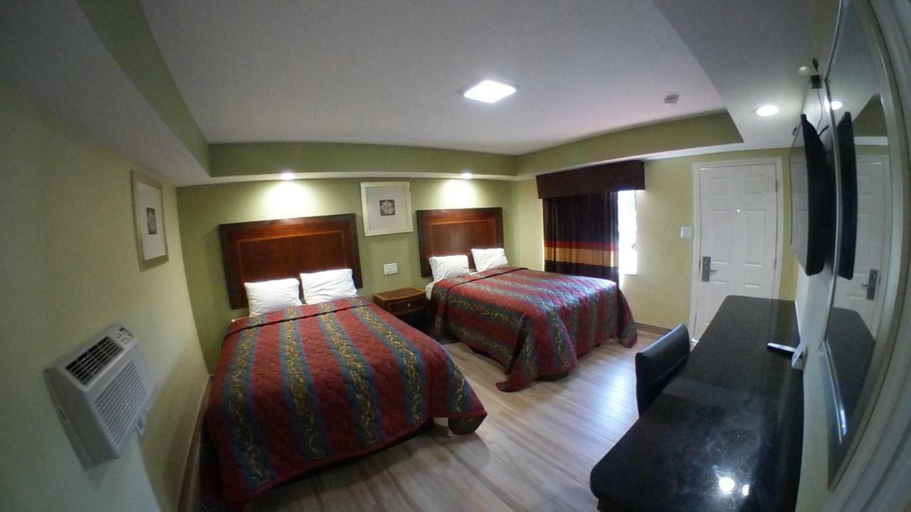 Travel Inn Of Riviera Beach Bagian luar foto