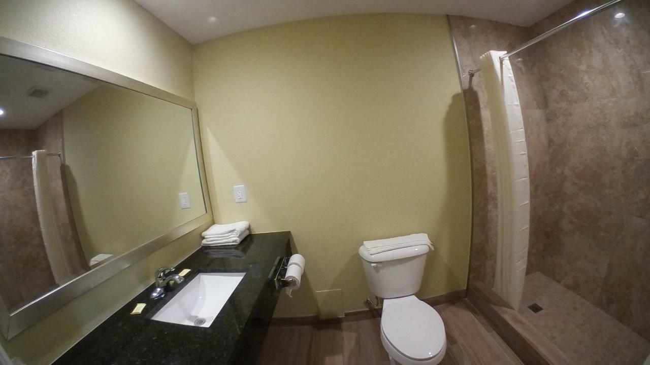 Travel Inn Of Riviera Beach Bagian luar foto