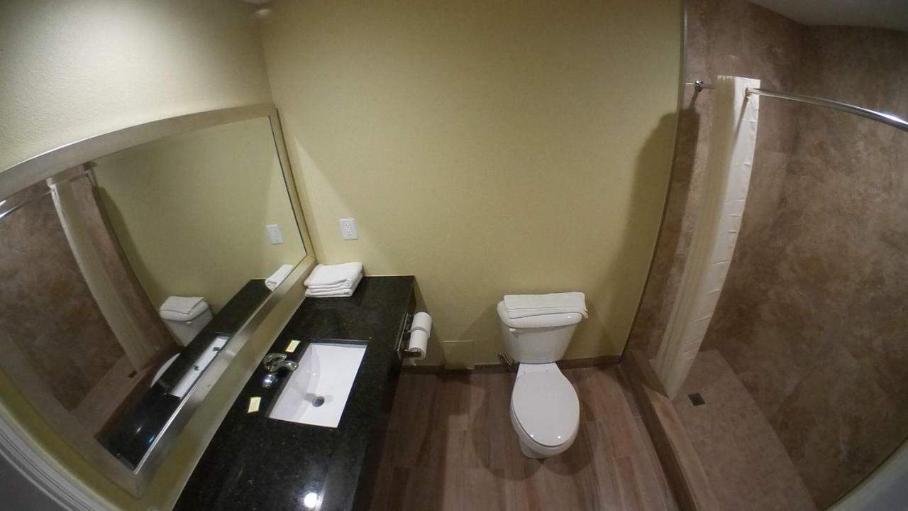 Travel Inn Of Riviera Beach Bagian luar foto