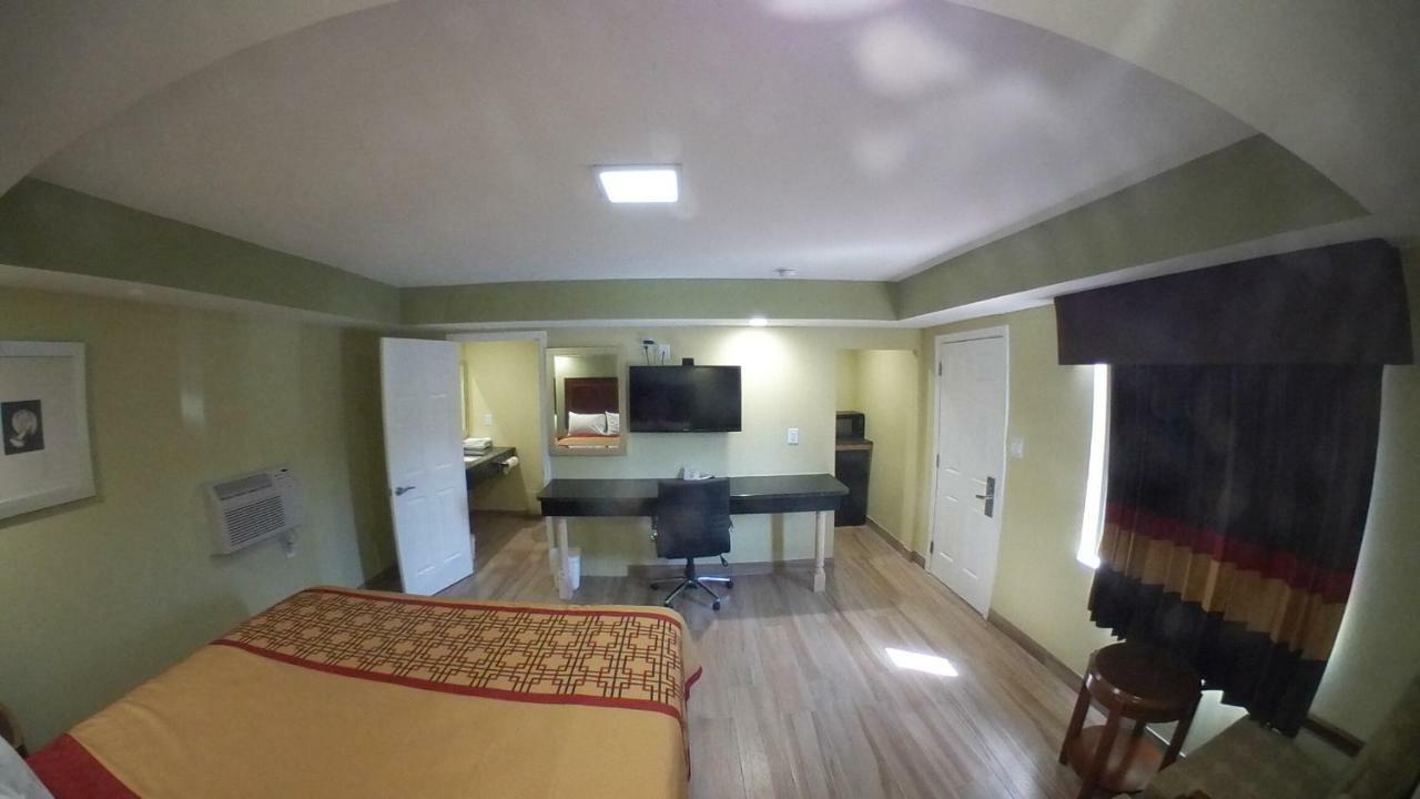 Travel Inn Of Riviera Beach Bagian luar foto